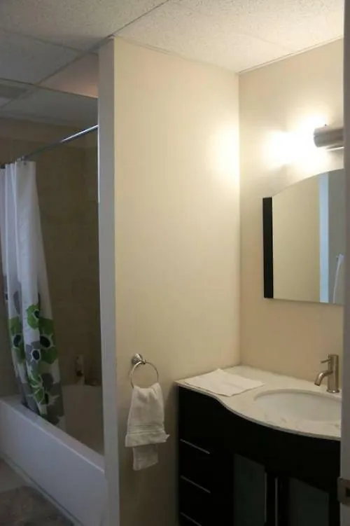 Comfort Apartments 4511 Queen St By Elevate Rooms Niagara Şelalesi Kanada